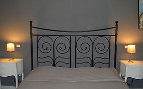 A Casa Di Giallo B&B